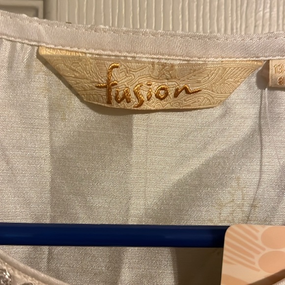 Fusion fancy floral embroidered kurta. NWT - Picture 4 of 8